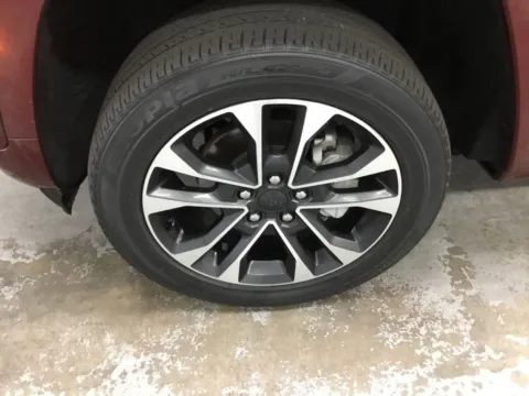 More photos of 2022 Jeep Grand Cherokee Overland at Gregg Young Abrams Chrysler Dodge Jeep Ram, WI