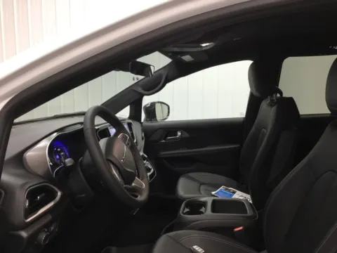 More photos of 2026 Chrysler Voyager LX at Gregg Young Abrams Chrysler Dodge Jeep Ram, WI