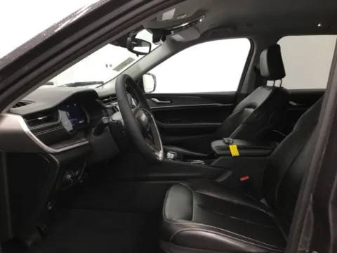 More photos of 2023 Jeep Grand Cherokee Limited at Gregg Young Abrams Chrysler Dodge Jeep Ram, WI