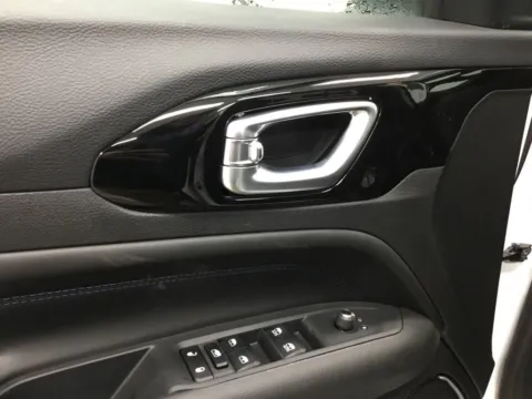 More photos of 2026 Jeep Compass Latitude at Gregg Young Abrams Chrysler Dodge Jeep Ram, WI