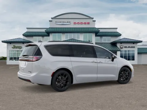 More photos of 2026 Chrysler Pacifica Limited at Gregg Young Abrams Chrysler Dodge Jeep Ram, WI