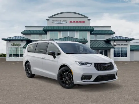 More photos of 2026 Chrysler Pacifica Limited at Gregg Young Abrams Chrysler Dodge Jeep Ram, WI