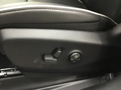 More photos of 2026 Chrysler Pacifica Limited at Gregg Young Abrams Chrysler Dodge Jeep Ram, WI