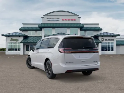 More photos of 2026 Chrysler Pacifica Limited at Gregg Young Abrams Chrysler Dodge Jeep Ram, WI