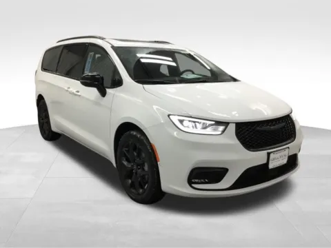 Photos of 2026 Chrysler Pacifica Limited for sale in Abrams, WI at Gregg Young Abrams Chrysler Dodge Jeep Ram