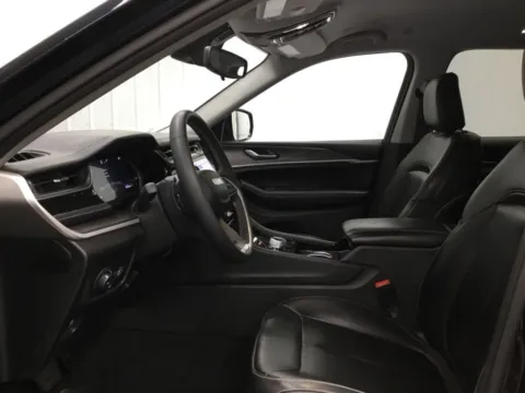 More photos of 2023 Jeep Grand Cherokee Limited at Gregg Young Abrams Chrysler Dodge Jeep Ram, WI