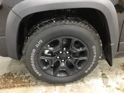 More photos of 2021 Jeep Cherokee Trailhawk at Gregg Young Abrams Chrysler Dodge Jeep Ram, WI