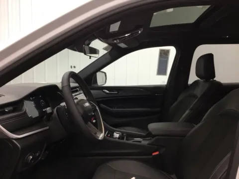 More photos of 2025 Jeep Grand Cherokee L Altitude X at Gregg Young Abrams Chrysler Dodge Jeep Ram, WI