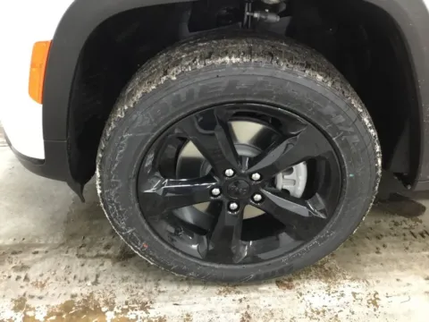 Another view of 2025 Jeep Grand Cherokee L Altitude X for sale in Abrams, WI at Gregg Young Abrams Chrysler Dodge Jeep Ram