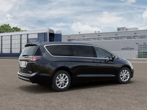 More photos of 2026 Chrysler Pacifica Limited at Gregg Young Abrams Chrysler Dodge Jeep Ram, WI