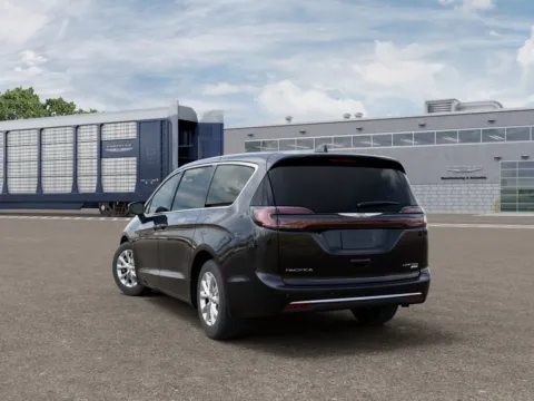 More photos of 2026 Chrysler Pacifica Limited at Gregg Young Abrams Chrysler Dodge Jeep Ram, WI