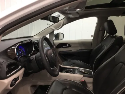 More photos of 2024 Chrysler Pacifica Limited at Gregg Young Abrams Chrysler Dodge Jeep Ram, WI