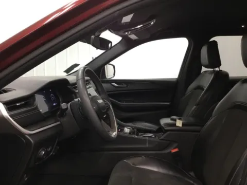 More photos of 2023 Jeep Grand Cherokee L Altitude at Gregg Young Abrams Chrysler Dodge Jeep Ram, WI