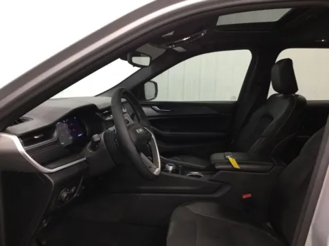 More photos of 2024 Jeep Grand Cherokee Altitude X at Gregg Young Abrams Chrysler Dodge Jeep Ram, WI