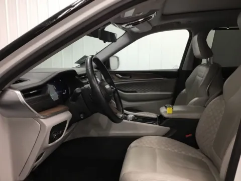 More photos of 2023 Jeep Grand Cherokee L Summit at Gregg Young Abrams Chrysler Dodge Jeep Ram, WI