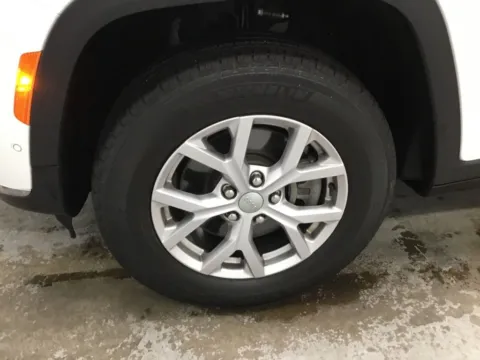 More photos of 2022 Jeep Grand Cherokee L Limited at Gregg Young Abrams Chrysler Dodge Jeep Ram, WI