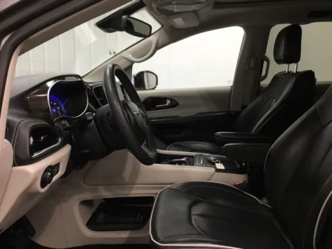 More photos of 2023 Chrysler Pacifica Limited at Gregg Young Abrams Chrysler Dodge Jeep Ram, WI