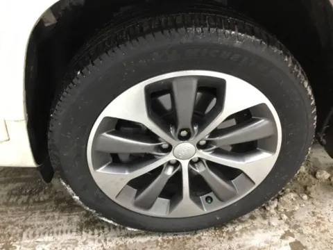 More photos of 2019 Jeep Cherokee Overland at Gregg Young Abrams Chrysler Dodge Jeep Ram, WI