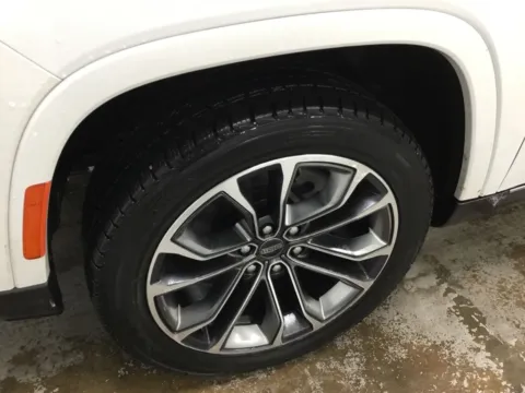 More photos of 2022 Jeep Grand Wagoneer Series III at Gregg Young Abrams Chrysler Dodge Jeep Ram, WI