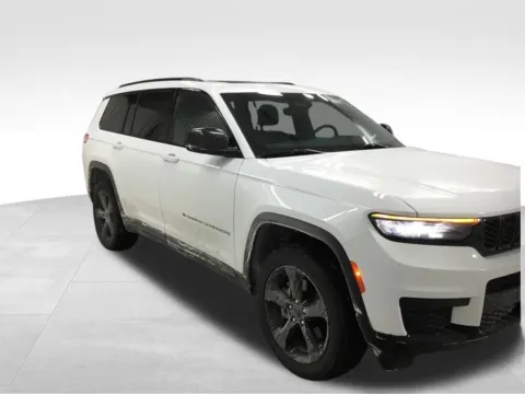 More photos of 2023 Jeep Grand Cherokee L Altitude at Gregg Young Abrams Chrysler Dodge Jeep Ram, WI