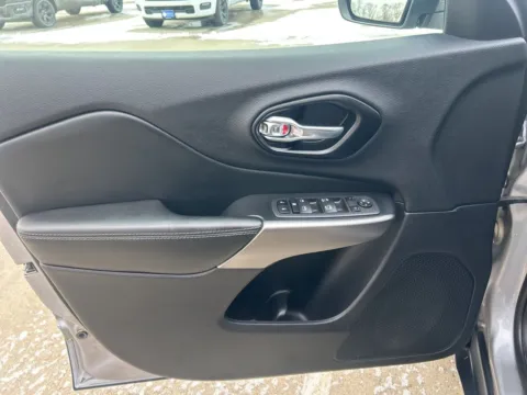 More photos of 2022 Jeep Cherokee Latitude Lux at Gregg Young Abrams Chrysler Dodge Jeep Ram, WI