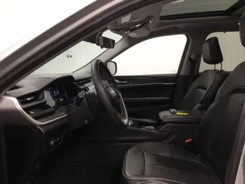 More photos of 2022 Jeep Grand Cherokee Limited at Gregg Young Abrams Chrysler Dodge Jeep Ram, WI