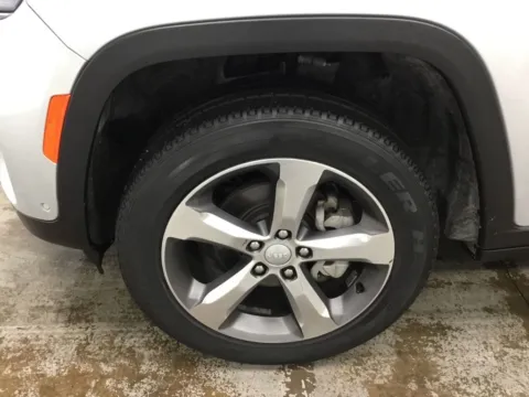 More photos of 2022 Jeep Grand Cherokee Limited at Gregg Young Abrams Chrysler Dodge Jeep Ram, WI