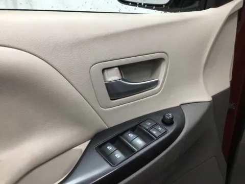 More photos of 2018 Toyota Sienna L at Gregg Young Abrams Chrysler Dodge Jeep Ram, WI