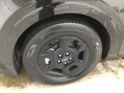 More photos of 2025 Kia Carnival LXS at Gregg Young Abrams Chrysler Dodge Jeep Ram, WI