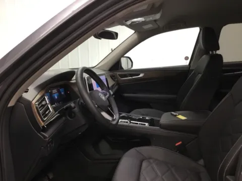 More photos of 2025 Volkswagen Atlas 2.0T SE w/Technology at Gregg Young Abrams Chrysler Dodge Jeep Ram, WI