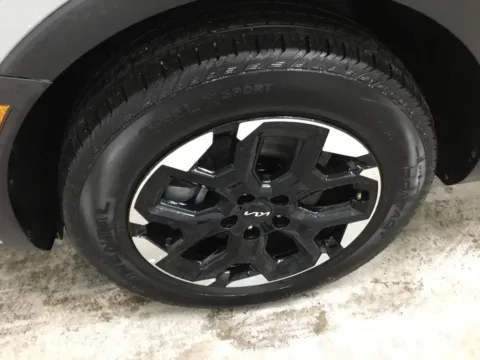 More photos of 2025 Kia Sorento S at Gregg Young Abrams Chrysler Dodge Jeep Ram, WI