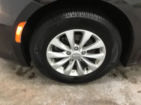 More photos of 2019 Chrysler Pacifica Touring L at Gregg Young Abrams Chrysler Dodge Jeep Ram, WI