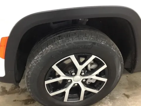 More photos of 2024 Jeep Grand Cherokee Limited at Gregg Young Abrams Chrysler Dodge Jeep Ram, WI