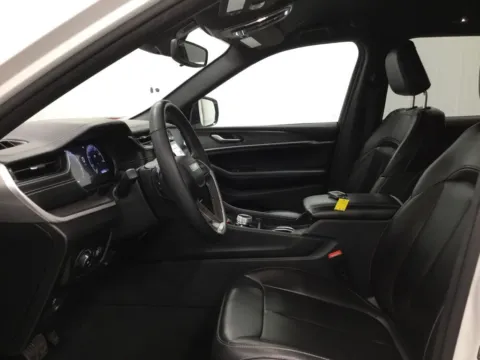 More photos of 2024 Jeep Grand Cherokee Limited at Gregg Young Abrams Chrysler Dodge Jeep Ram, WI