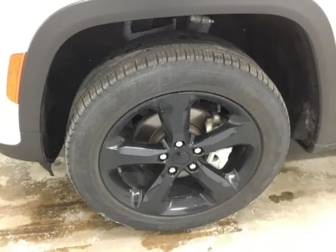 More photos of 2023 Jeep Grand Cherokee Limited at Gregg Young Abrams Chrysler Dodge Jeep Ram, WI