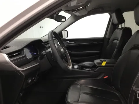 More photos of 2023 Jeep Grand Cherokee Limited at Gregg Young Abrams Chrysler Dodge Jeep Ram, WI