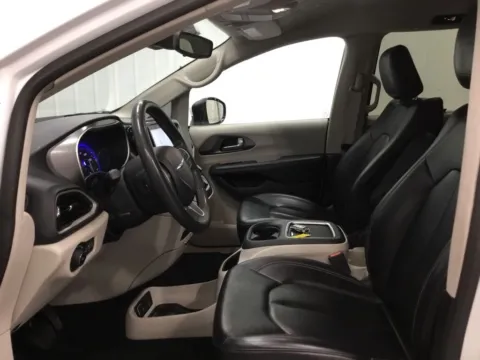 More photos of 2023 Chrysler Pacifica Touring L at Gregg Young Abrams Chrysler Dodge Jeep Ram, WI