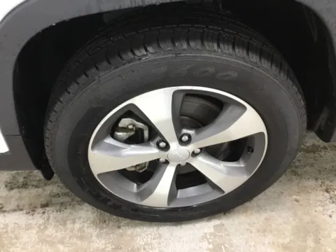 More photos of 2022 Jeep Cherokee Limited at Gregg Young Abrams Chrysler Dodge Jeep Ram, WI