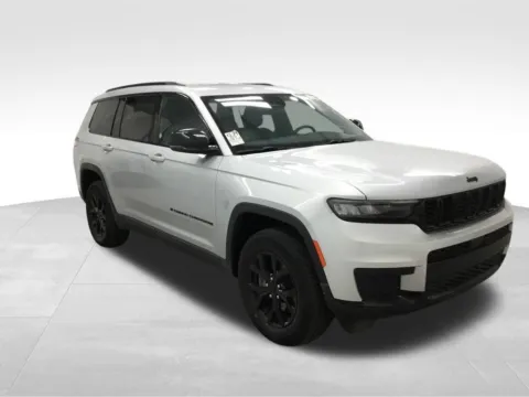 More photos of 2024 Jeep Grand Cherokee L Altitude at Gregg Young Abrams Chrysler Dodge Jeep Ram, WI