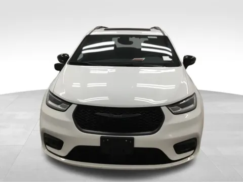 Another view of 2025 Chrysler Pacifica Limited for sale in Abrams, WI at Gregg Young Abrams Chrysler Dodge Jeep Ram