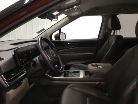 More photos of 2025 Kia Carnival LXS at Gregg Young Abrams Chrysler Dodge Jeep Ram, WI