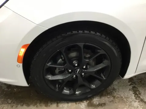 More photos of 2024 Chrysler Pacifica Limited at Gregg Young Abrams Chrysler Dodge Jeep Ram, WI