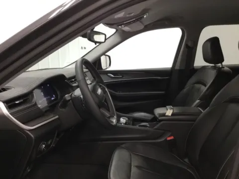 More photos of 2023 Jeep Grand Cherokee L Limited at Gregg Young Abrams Chrysler Dodge Jeep Ram, WI