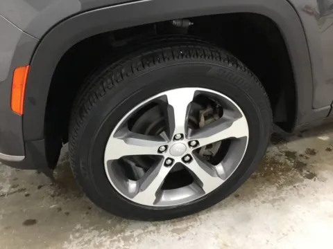 More photos of 2023 Jeep Grand Cherokee L Limited at Gregg Young Abrams Chrysler Dodge Jeep Ram, WI