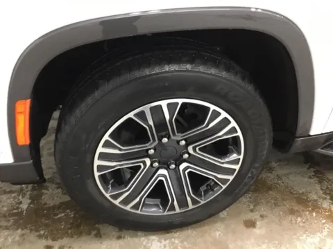 More photos of 2022 Jeep Wagoneer Series III at Gregg Young Abrams Chrysler Dodge Jeep Ram, WI