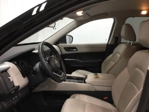 More photos of 2024 Nissan Pathfinder SL at Gregg Young Abrams Chrysler Dodge Jeep Ram, WI
