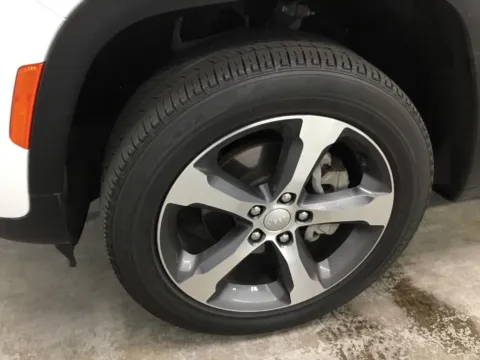 More photos of 2023 Jeep Grand Cherokee Limited at Gregg Young Abrams Chrysler Dodge Jeep Ram, WI