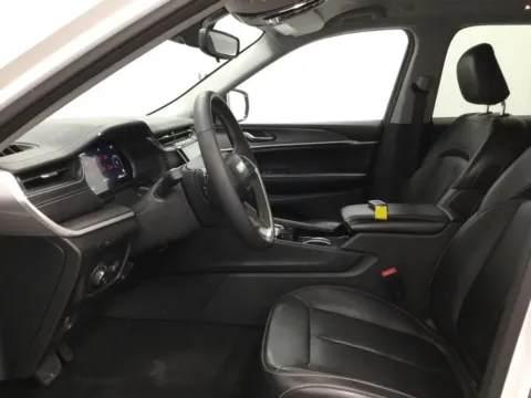 More photos of 2023 Jeep Grand Cherokee Limited at Gregg Young Abrams Chrysler Dodge Jeep Ram, WI