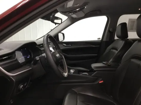 More photos of 2023 Jeep Grand Cherokee Limited at Gregg Young Abrams Chrysler Dodge Jeep Ram, WI