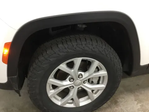 More photos of 2023 Jeep Grand Cherokee Limited at Gregg Young Abrams Chrysler Dodge Jeep Ram, WI